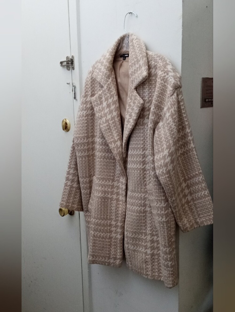 Fashion Nova Beige & Cream Houndstooth Pea Coat